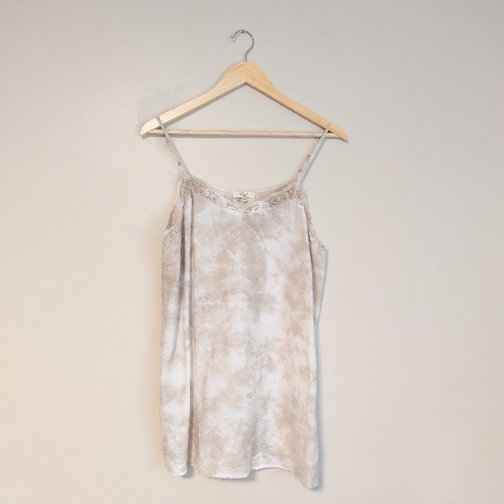 Easel NWOT Beige Lace Camisole